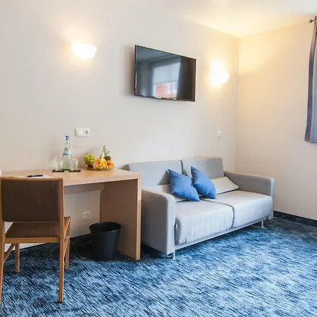 Hotel Am Fjord 2*